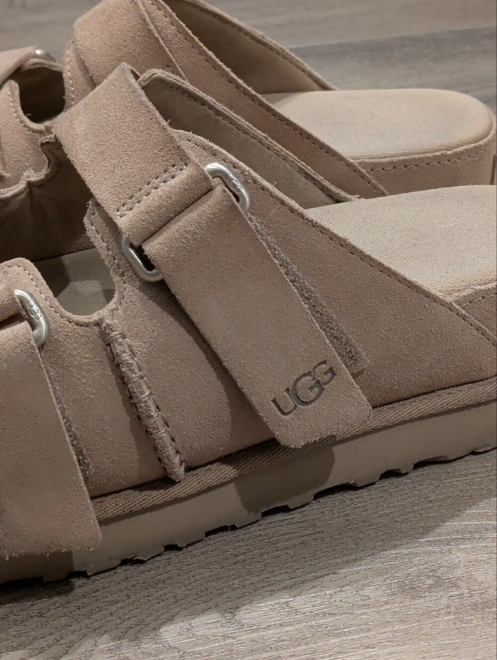 Women's Size 9 UGG Platform Sandals.